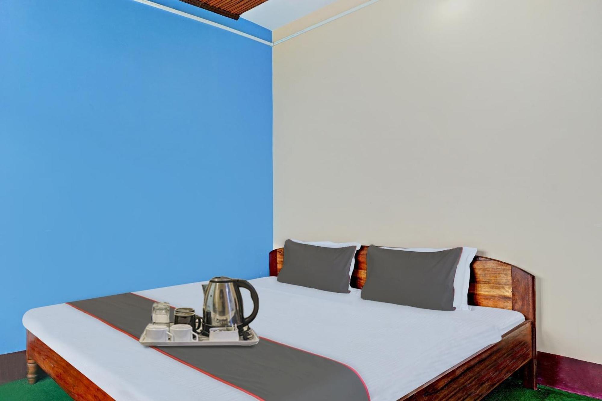 Capital O Basera Resort Padamchen Екстер'єр фото