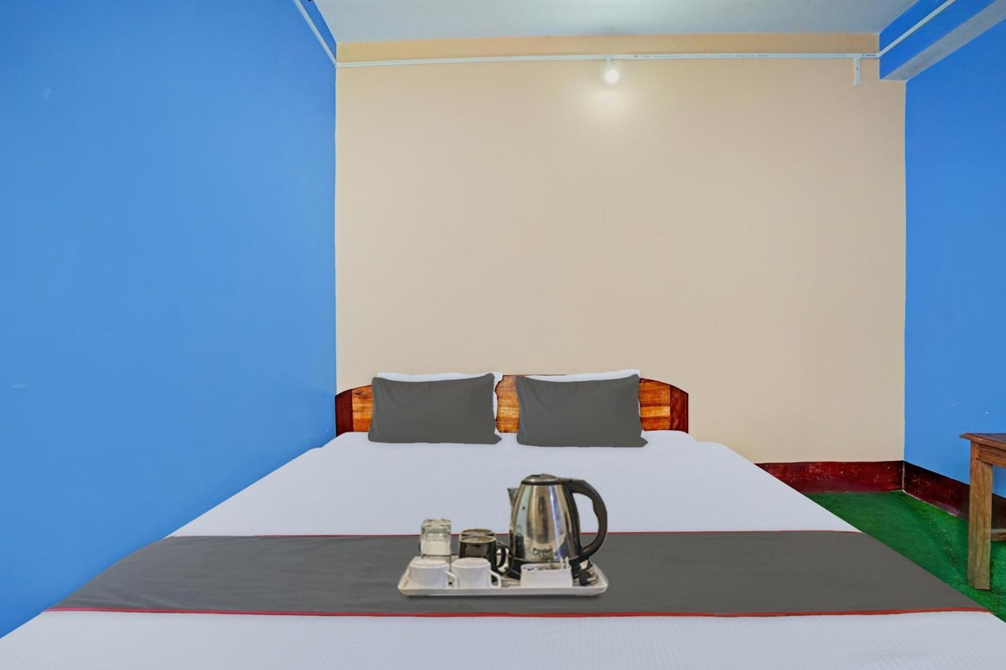 Capital O Basera Resort Padamchen Екстер'єр фото