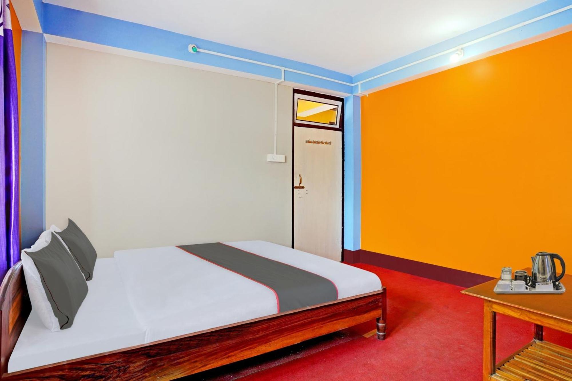 Capital O Basera Resort Padamchen Екстер'єр фото