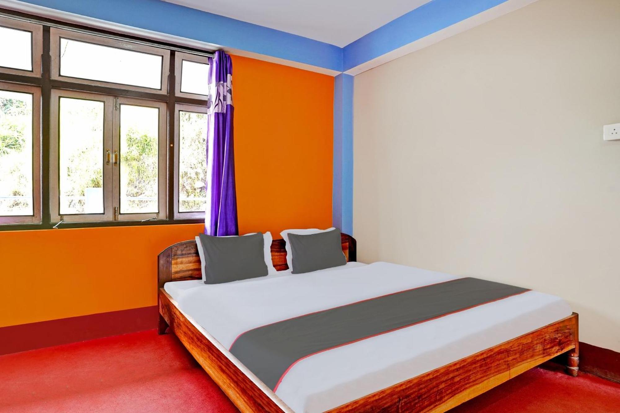 Capital O Basera Resort Padamchen Екстер'єр фото