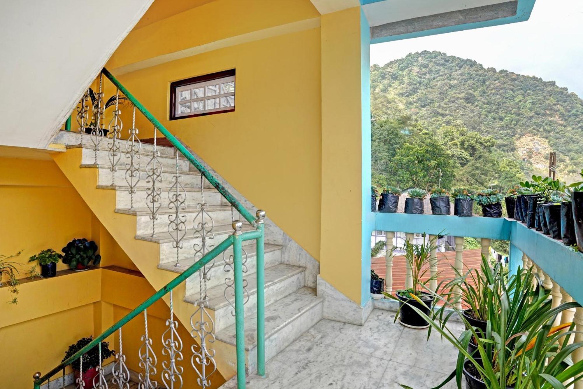 Capital O Basera Resort Padamchen Екстер'єр фото