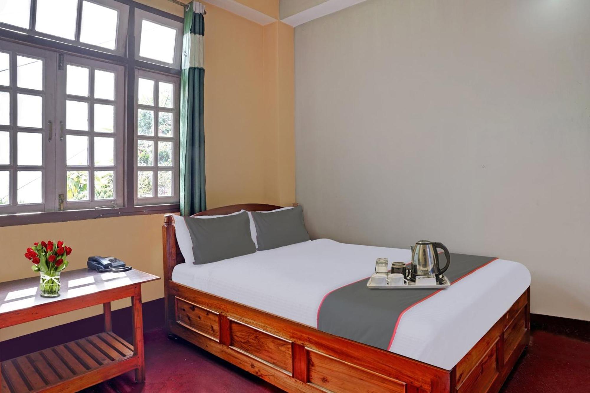 Capital O Basera Resort Padamchen Екстер'єр фото