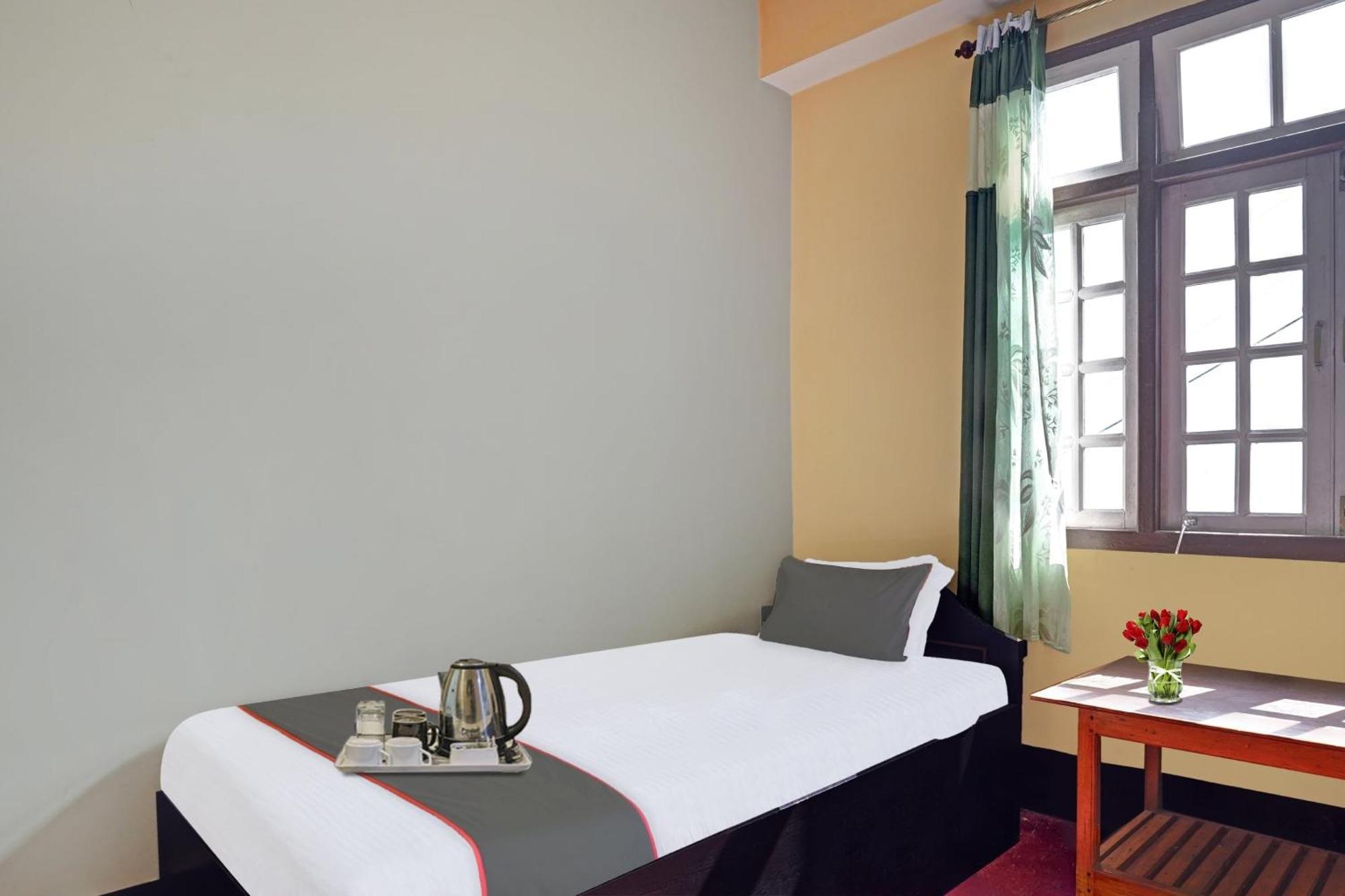 Capital O Basera Resort Padamchen Екстер'єр фото