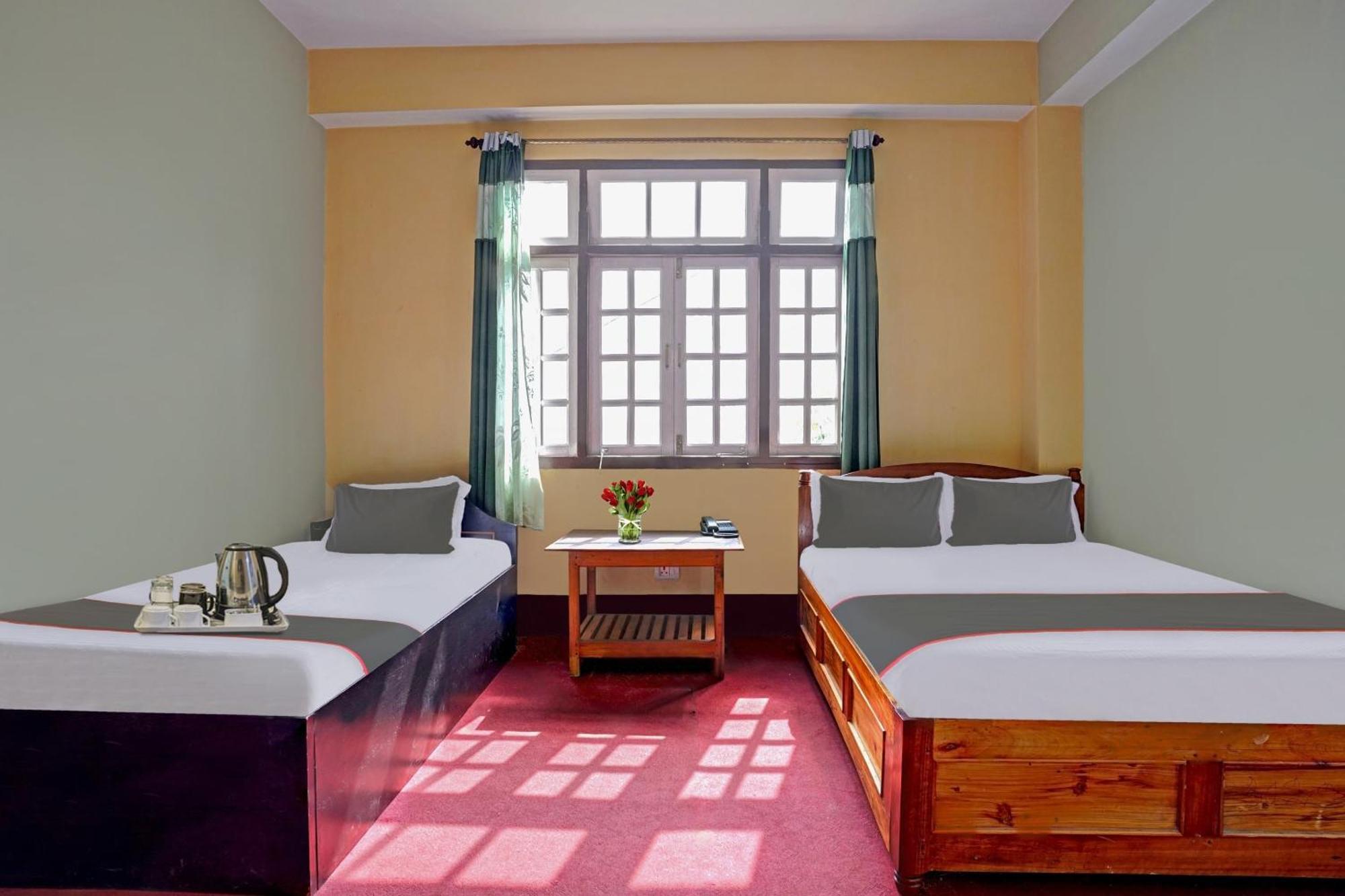 Capital O Basera Resort Padamchen Екстер'єр фото